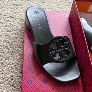 Tory Burch - Bombé Miller Slide Sandals - Black